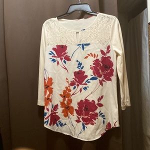 Van Heiden women’s blouse with what looks like drawn on flowers